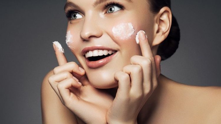 Unos pocos pasos para perfeccionar la piel: ¿cómo elegir y utilizar una prebase de maquillaje?